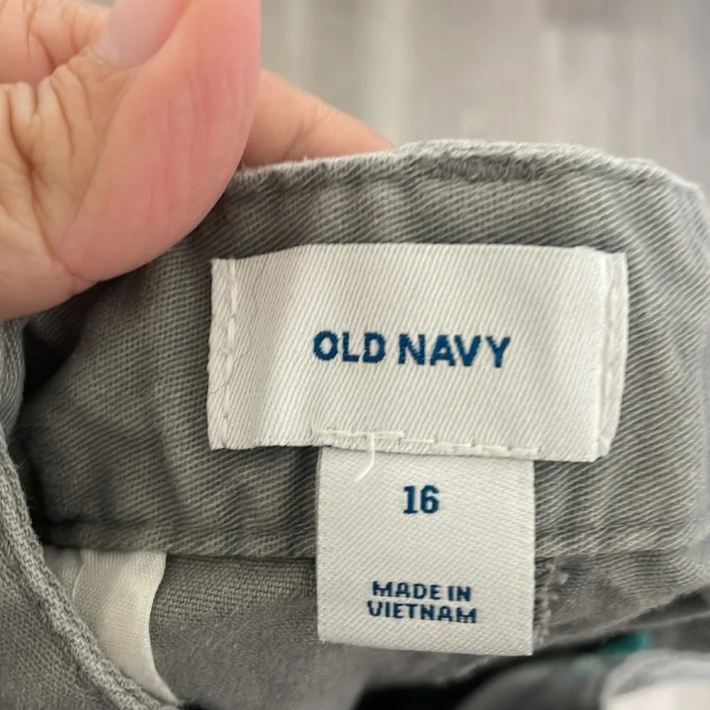 Old Navy Shorts Gray Sz 16 EUC